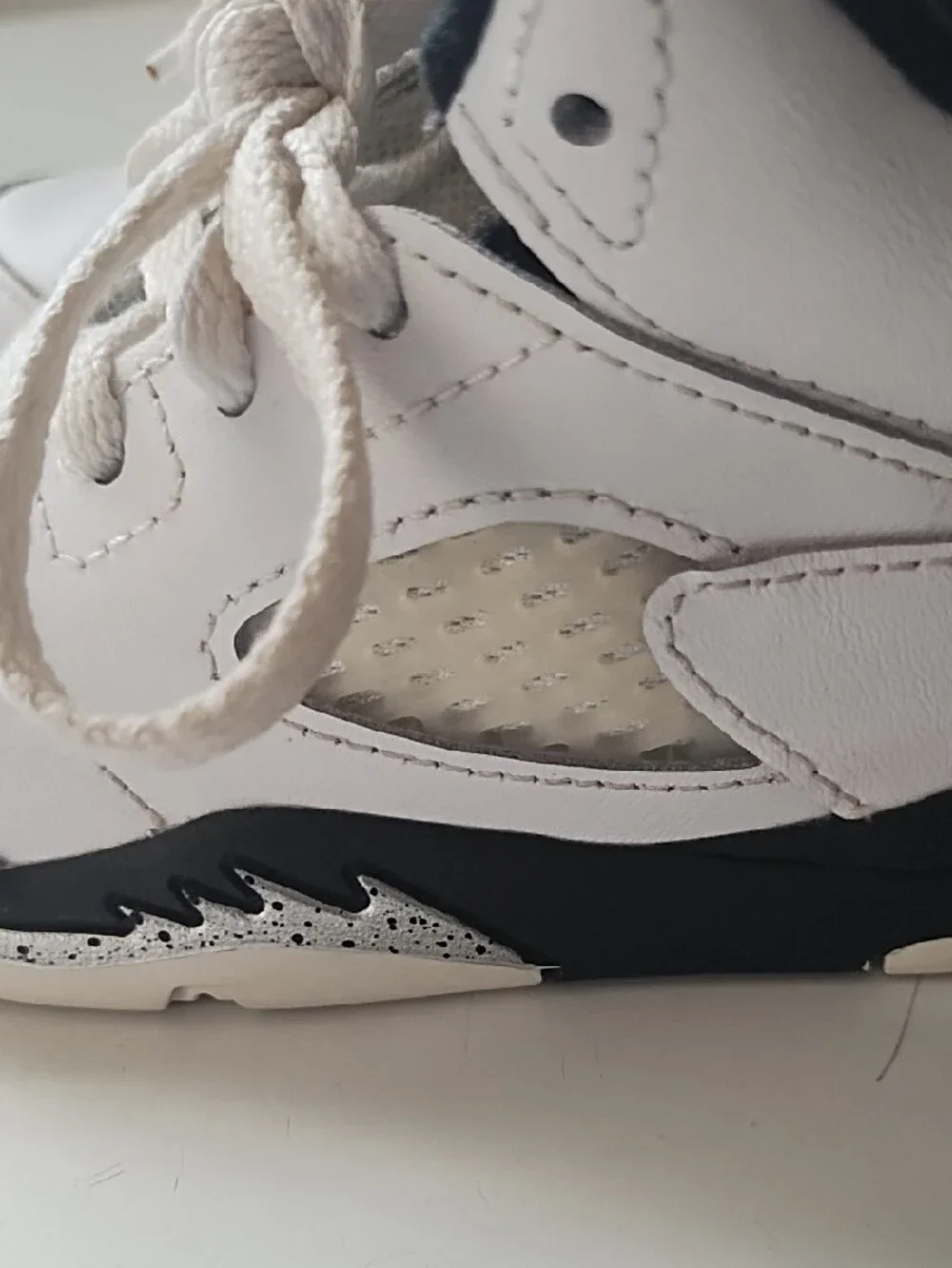 Jordan 5 Retro Reverse Metallic | 7C | White, Black, Sail, Metallic Silver